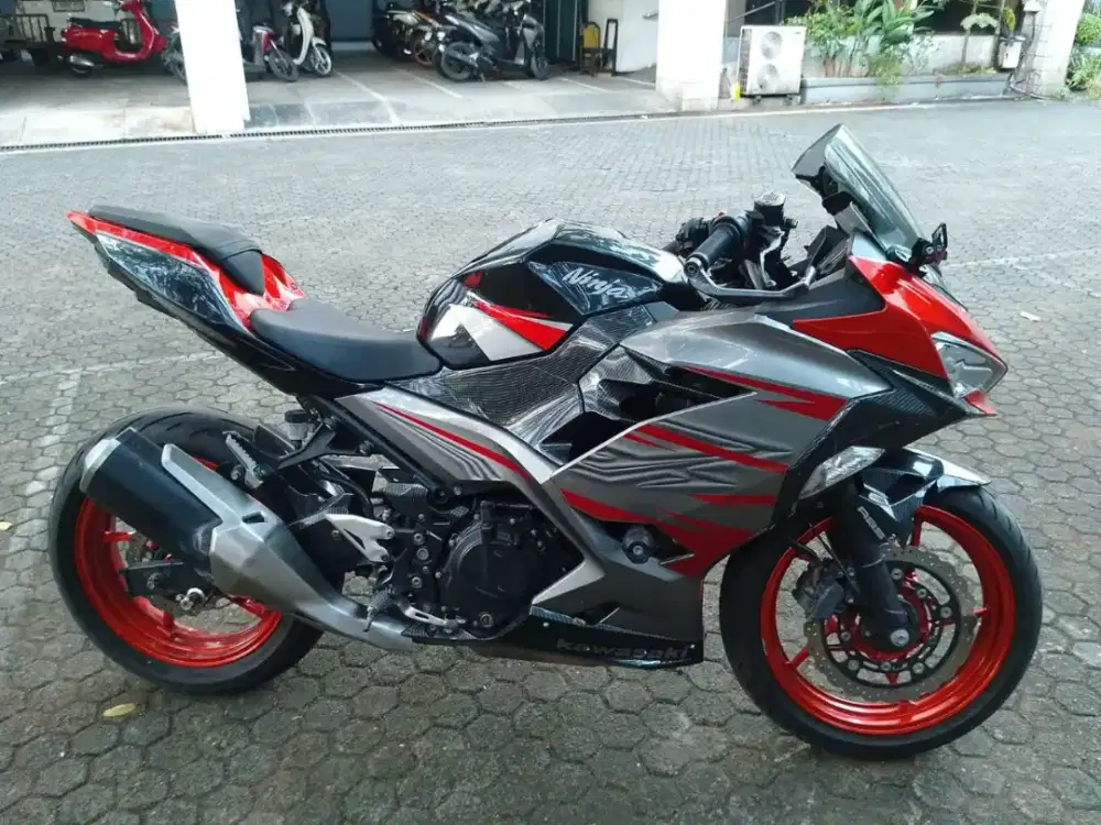 Kawasaki Ninja 250 cc Tahun 2018 ( Warna Orange merah )