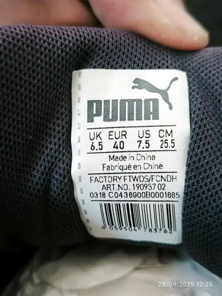 Sepatu Puma size 40 Mulus
