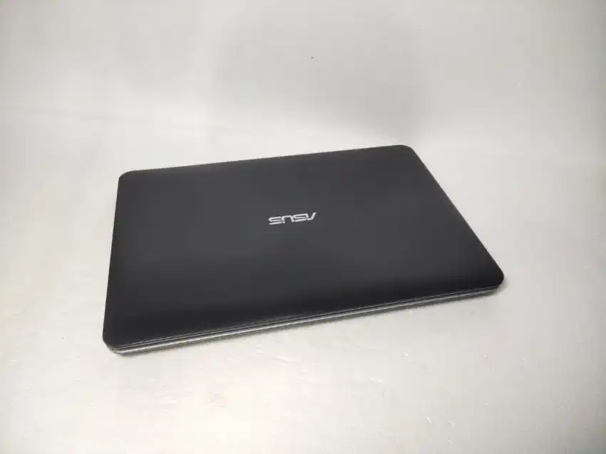 A700 Asus X555B amd a9-9420 Ram 12GB ddr 4 ssd 256GB  mulus like new