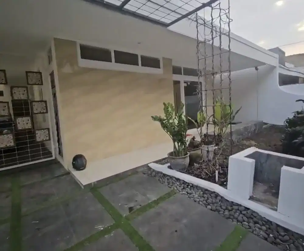 Rumah Cantik 2 Lantai Semi Furnish di Sayap Gatot Subroto Bandung