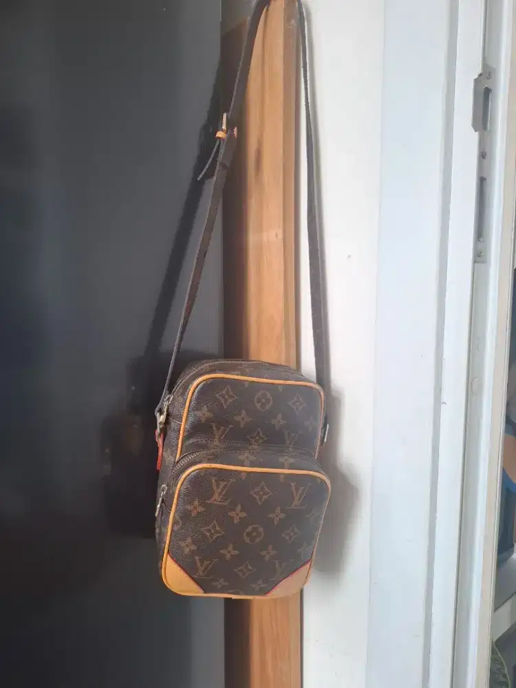 LV sling bag small