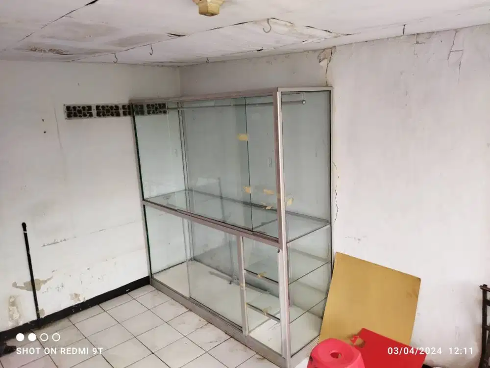 etalase baju/gaun size 2M x 2M x 60CM