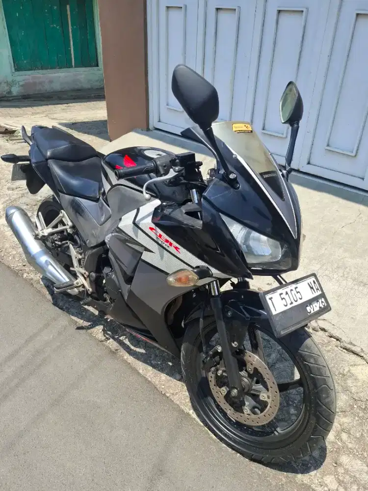 Honda CBR 2015 plat T