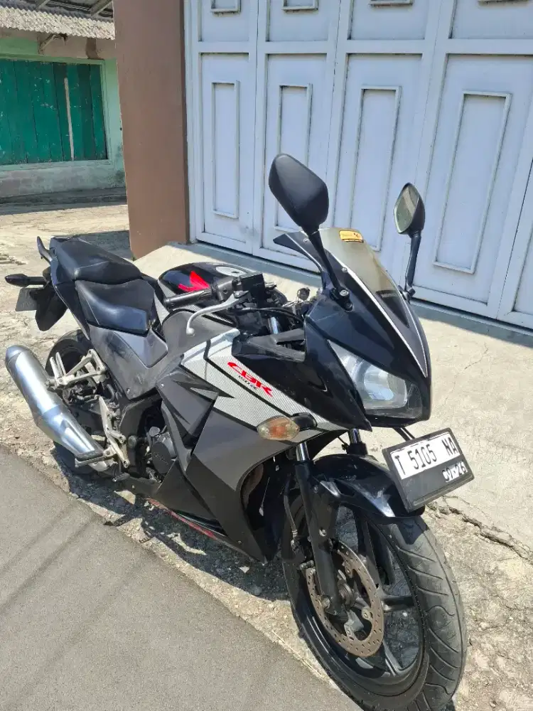 Honda CBR 2015 black