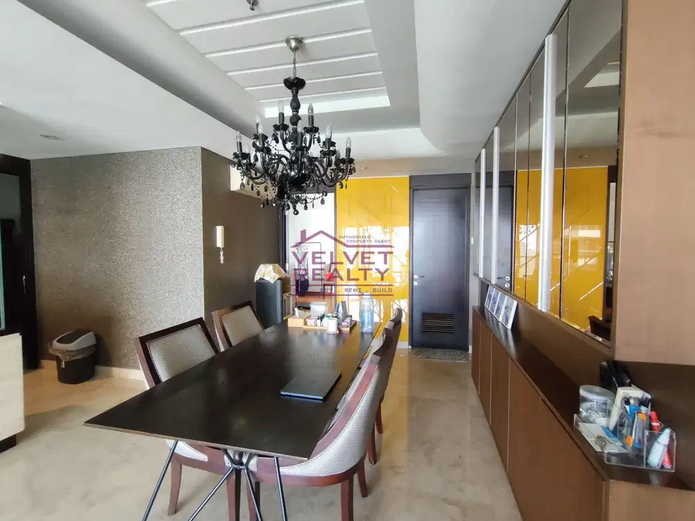 Disewakan Apartemen Royale Springhill Kemayoran 2+1BR Luas 196m2 #VR1137