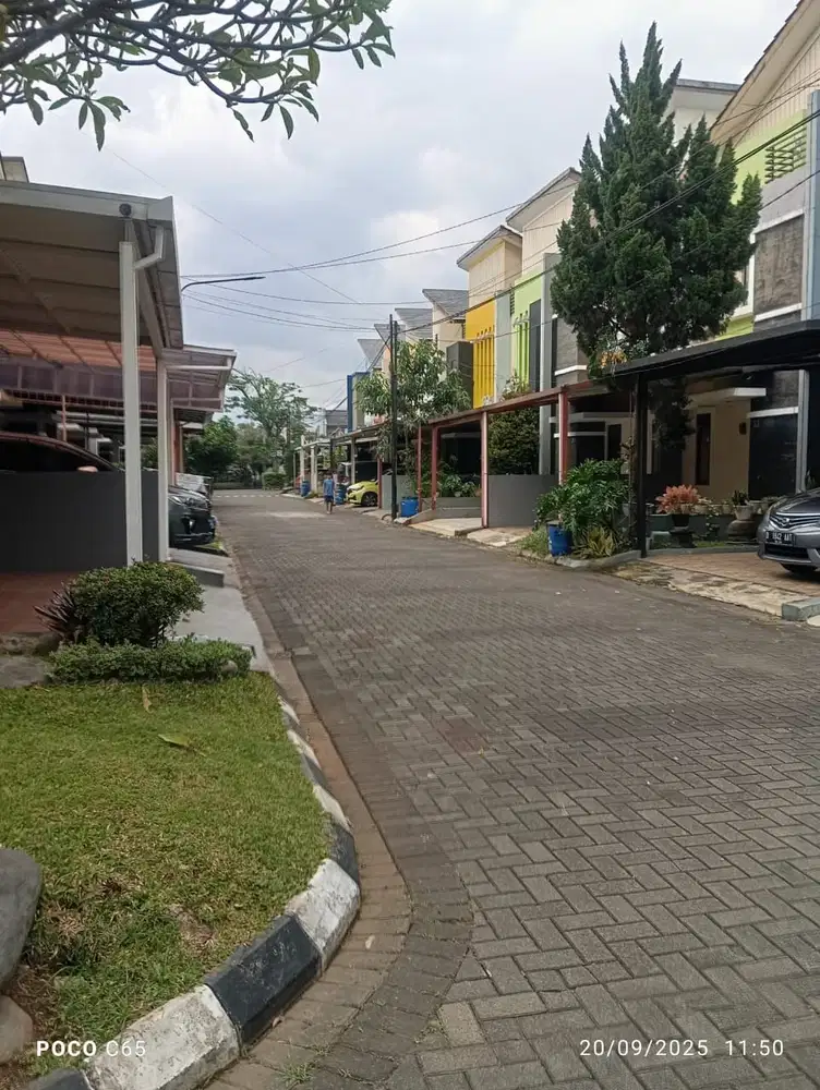 Rumah 2 Lantai Nyaman Dekat Kolam Renang di Grand Sharon Bandung