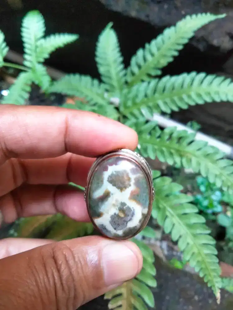 Batu Garut motif angka 8