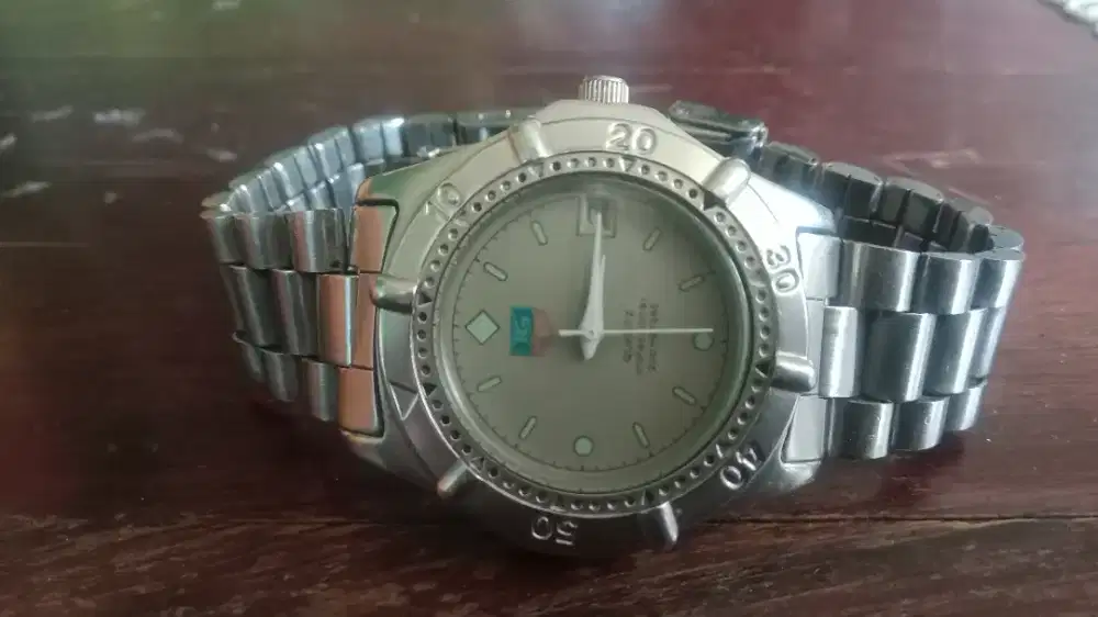 tag heuer profesional 200 bekas