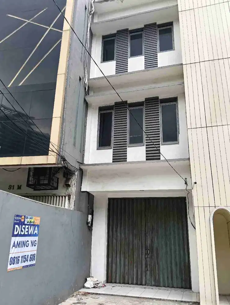 Ruko usaha 3 lantai disewakan lokasi strategis Jalan Sultan Iskandar Muda Raya Kebayoran Lama Jakarta Selatan