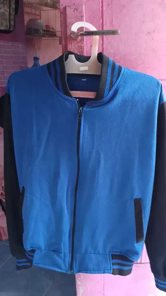 Jaket bomber sweater ukuran L