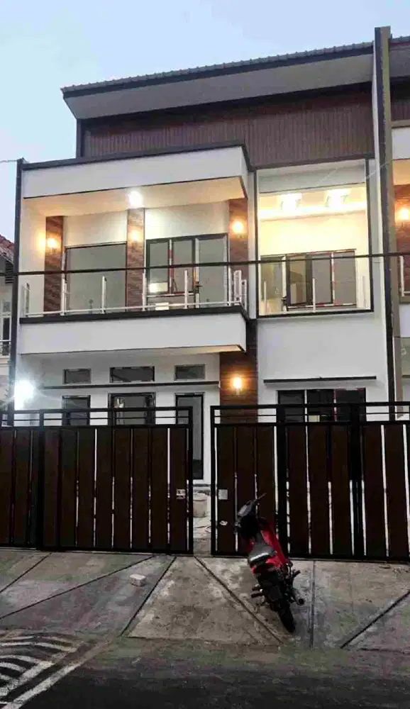 Rumah Nusa Loka BSD - Row Jalan Lebar