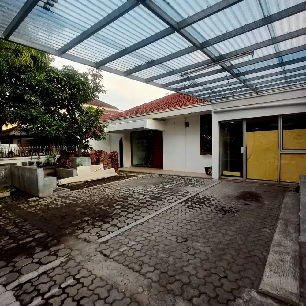 Rumah Luas Ex Kantor Strategis di Turangga Martanegara Bandung