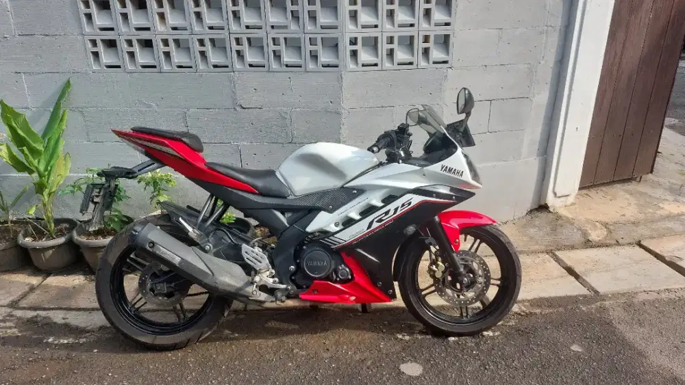 DIJUAL R15 V2 2017 SECOND MESIN DAN BODY MULUS SIAP PAKAI
