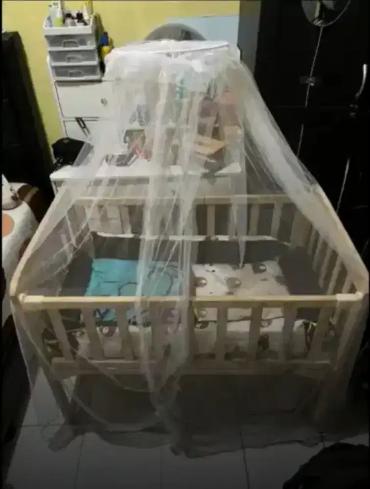 Tempat Tidur Bayi