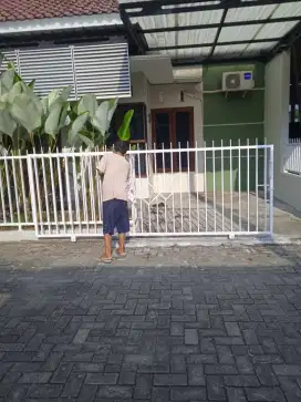 Disewakan Rumah Asri Baru Direnov, dalam Cluster, dekat UNS