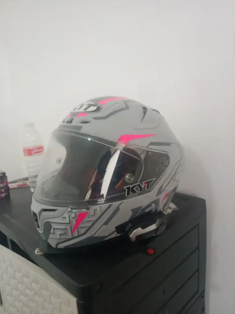 Helm KYT striker + Intercom retouch x3