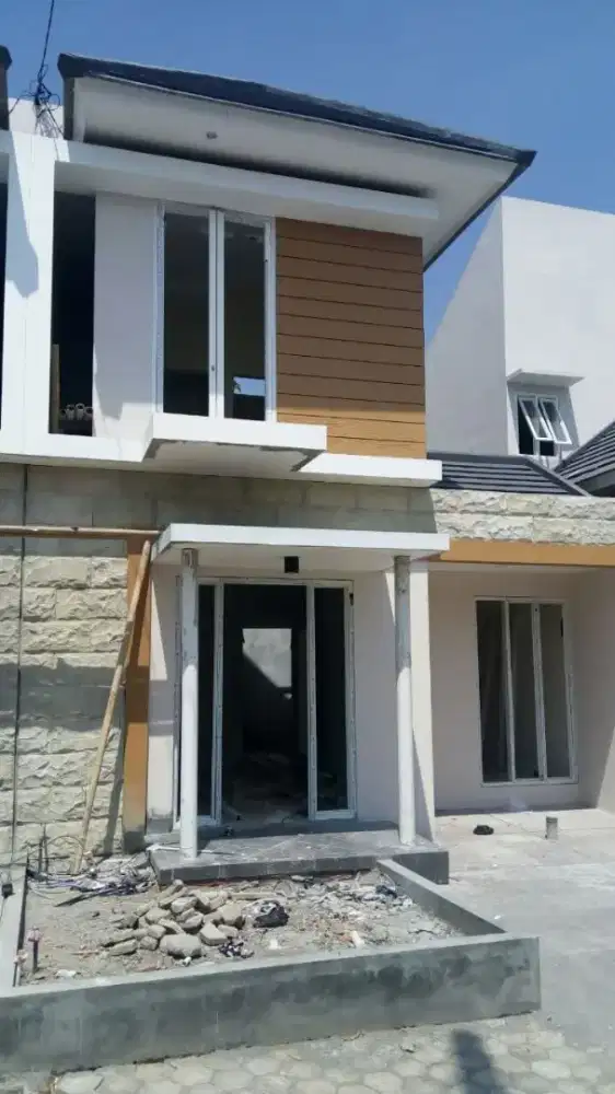 Rumah 2 lantai baru siap huni