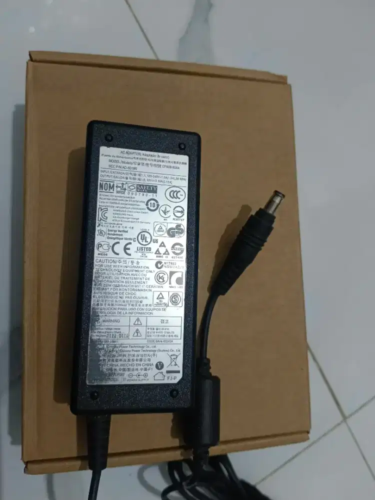 Charger ori bawaan laptop samsung normal