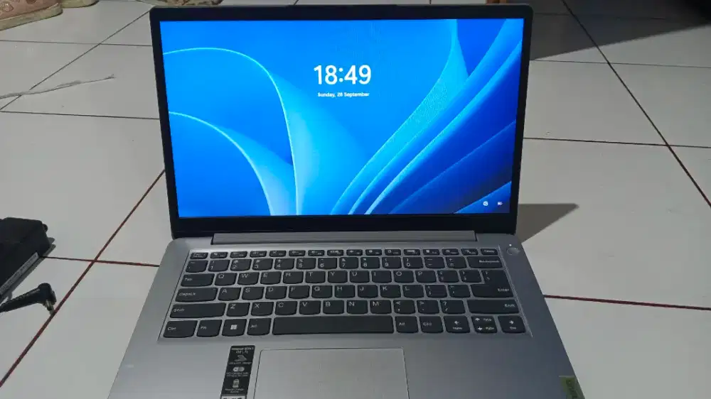 Laptop LENOVO SLIM 1i 14inc