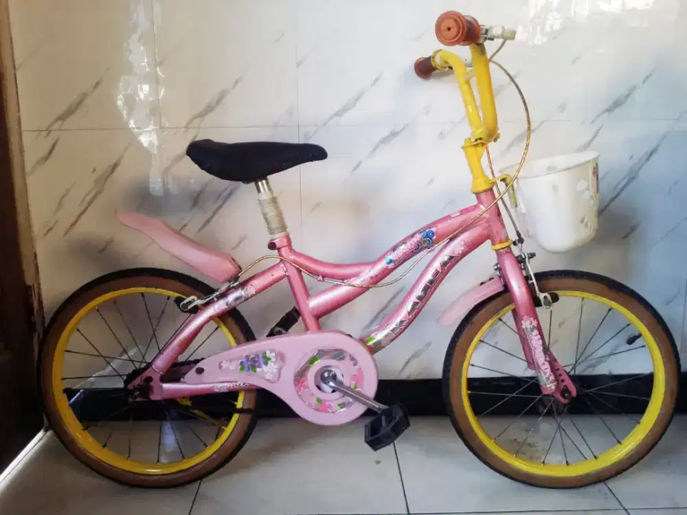 Sepeda anak cewek UK 18