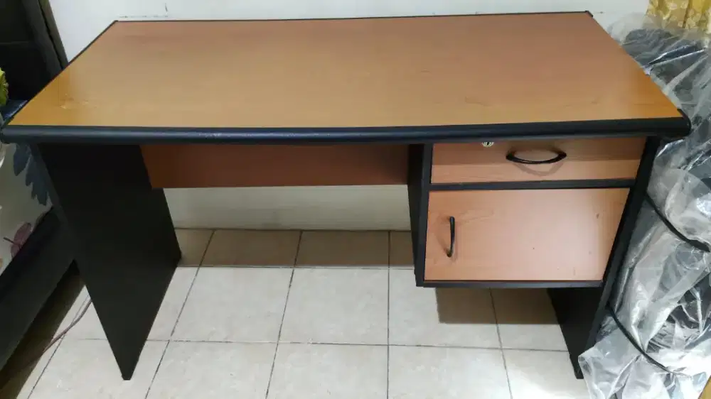 Meja Kantor / utk Kerja & Belajar