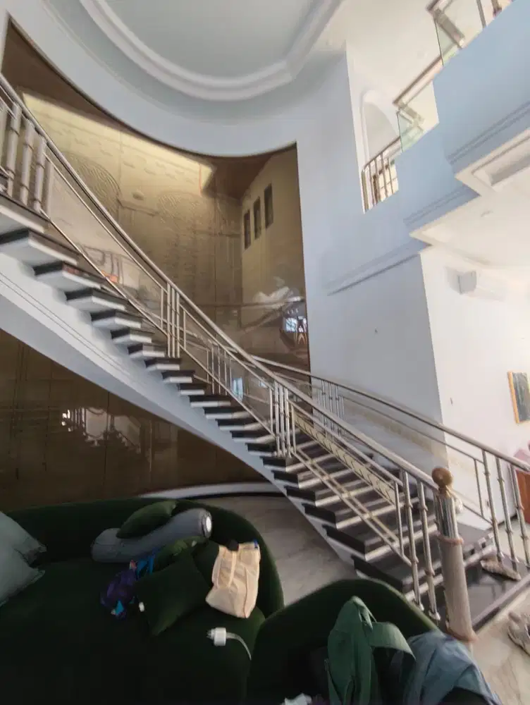 FOR SALE RUMAH MEWAH 3LT FURNISHED KAWASAN STARTEGIS DENPASAR