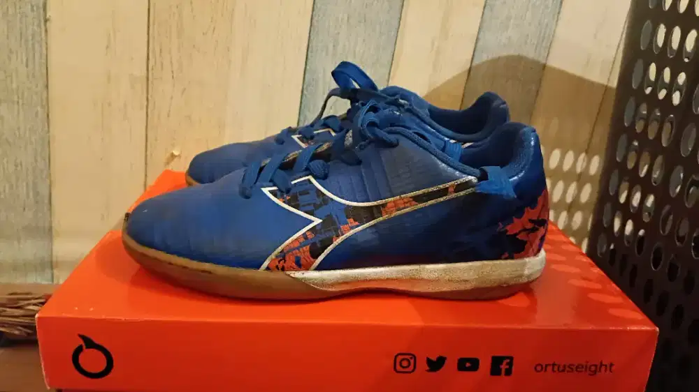 Sepatu futsal anak