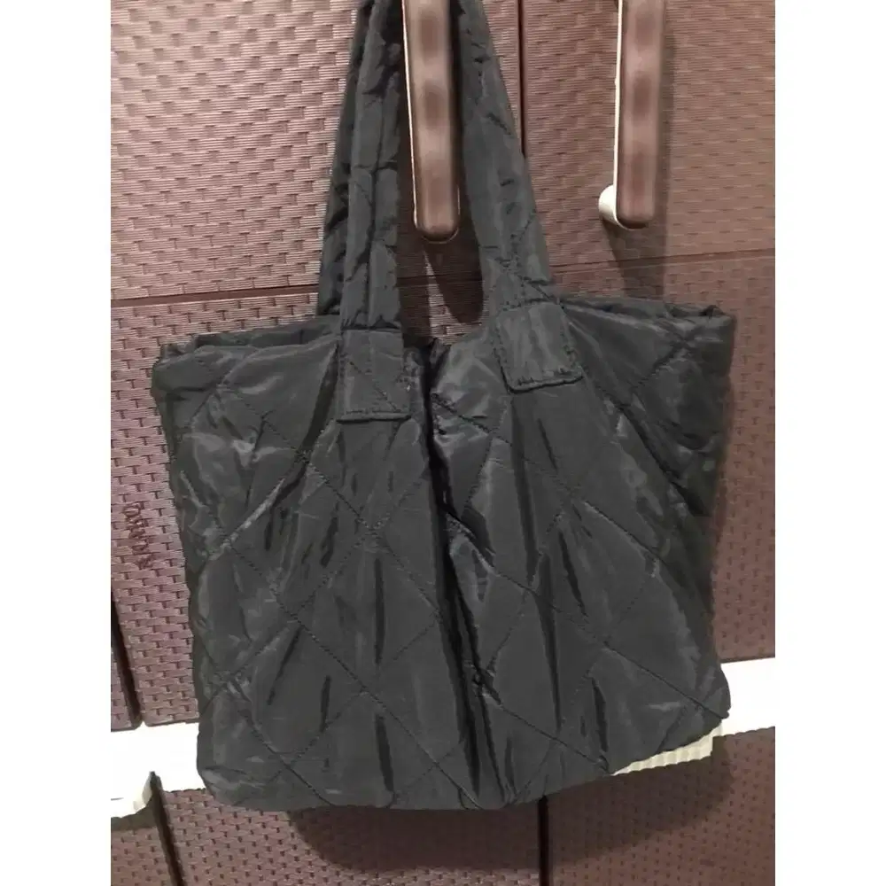 Tas Wanita Tote Hitam Preloved Like New (Seperti Baru)