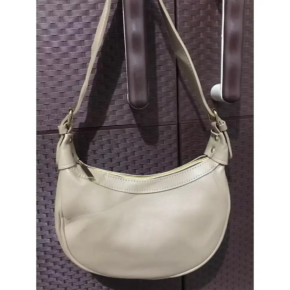 Tas Wanita Bulan Kulit Tebal