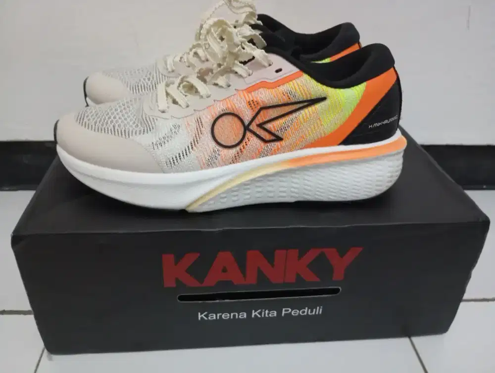 Preloved Sepatu Running Story Hageshi