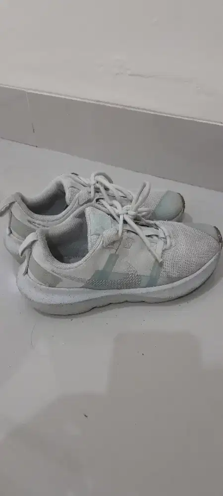 Sepatu prelove anak size 33,5 merk nike