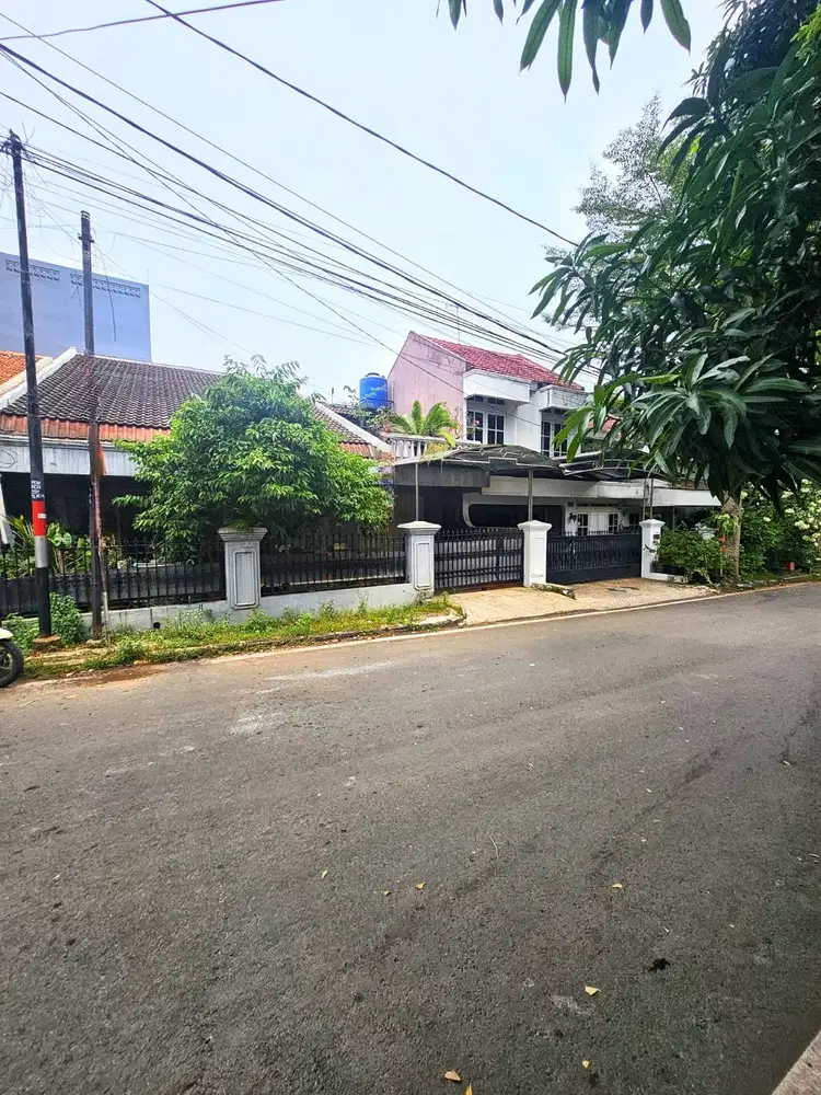 MURAH!!BANGET. Jalan Utama Komplek.Rumah Dijual Pondok Kelapa, Akses 3 Mobil.