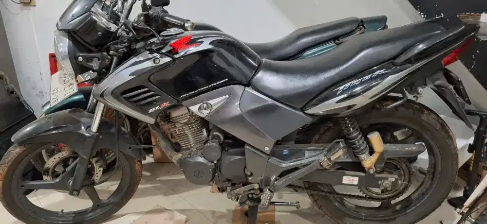 Honda Tiger Revo 2007 Hitam lampu bulat/simetris
