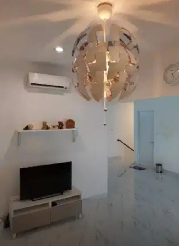 DIJUAL RUMAH BAGUS AMERIKA KLASIK SIAP HUNI HADAP SELATAN TERMURAH DI CITRA GARDEN 2