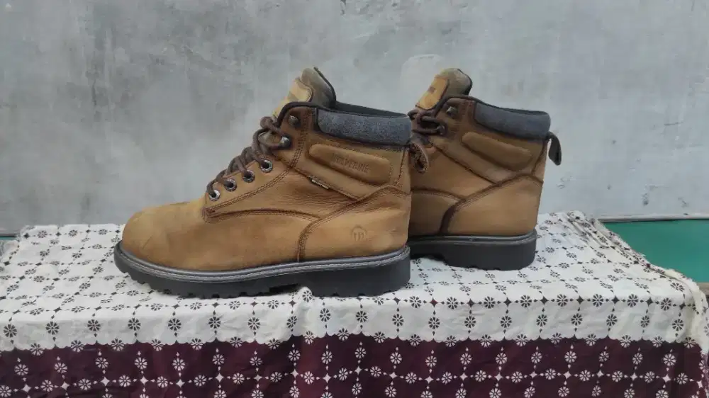 Work boots wolverine 43