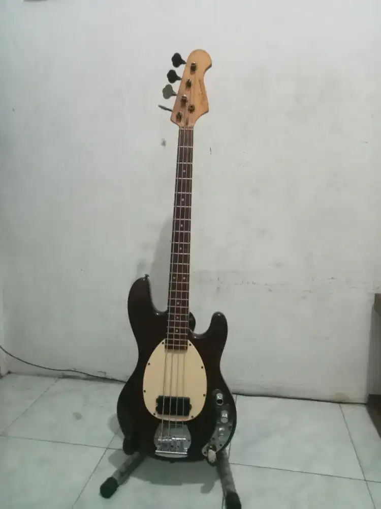 Bass JnD Brother model Musicman Original