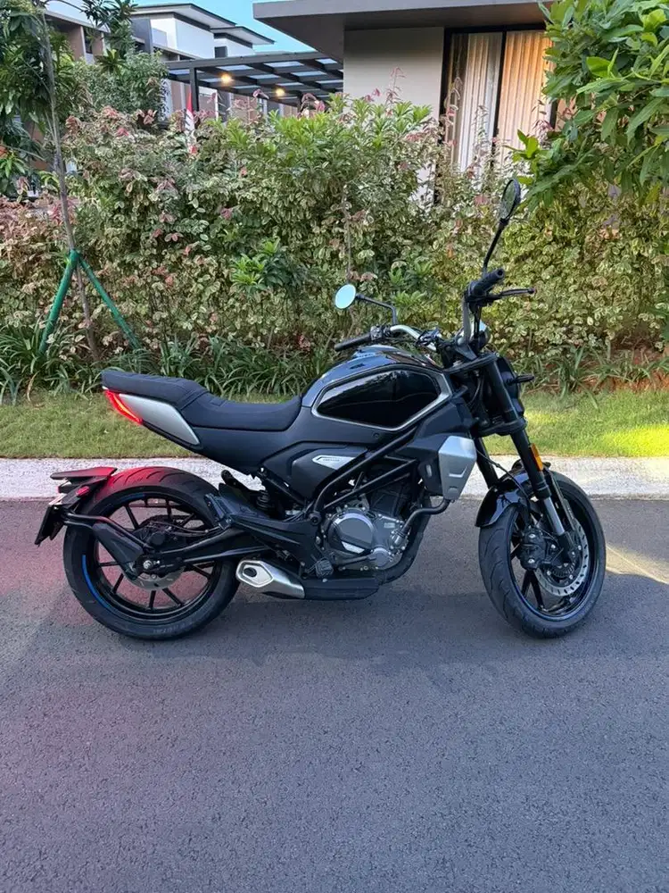 CF Moto 250 CLX (Sport Naked)