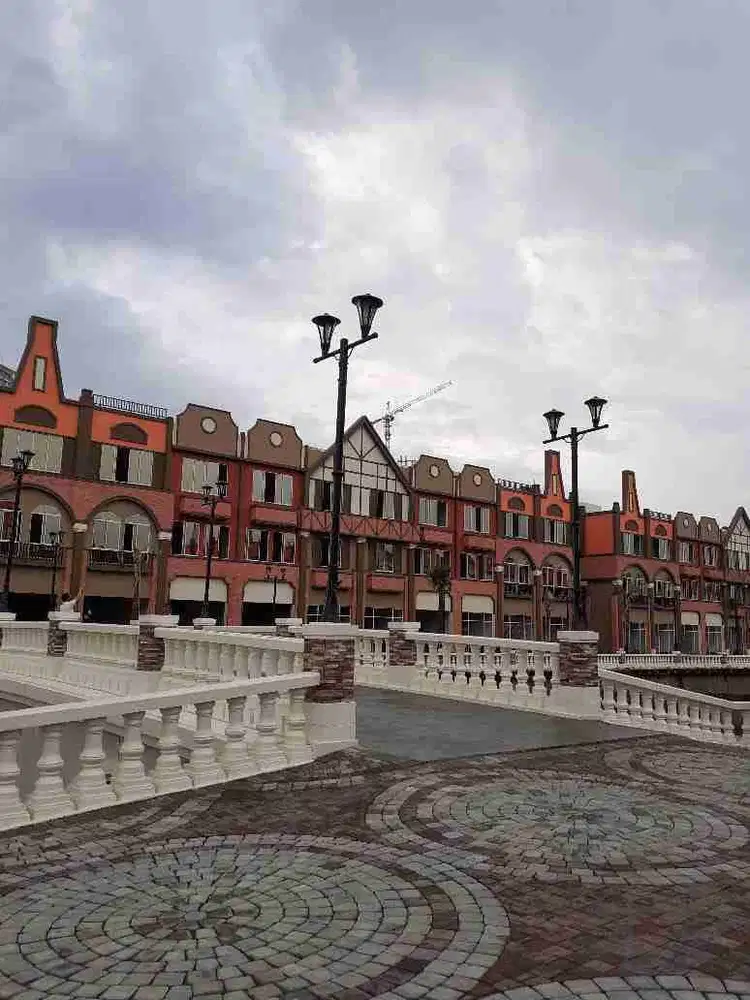 Pantai Indah Kapuk 2 - Rukan La Riviera Danau