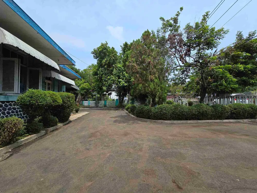 Rumah Luas Strategis Jl. Jangli Raya cocok untuk usaha dan kantor