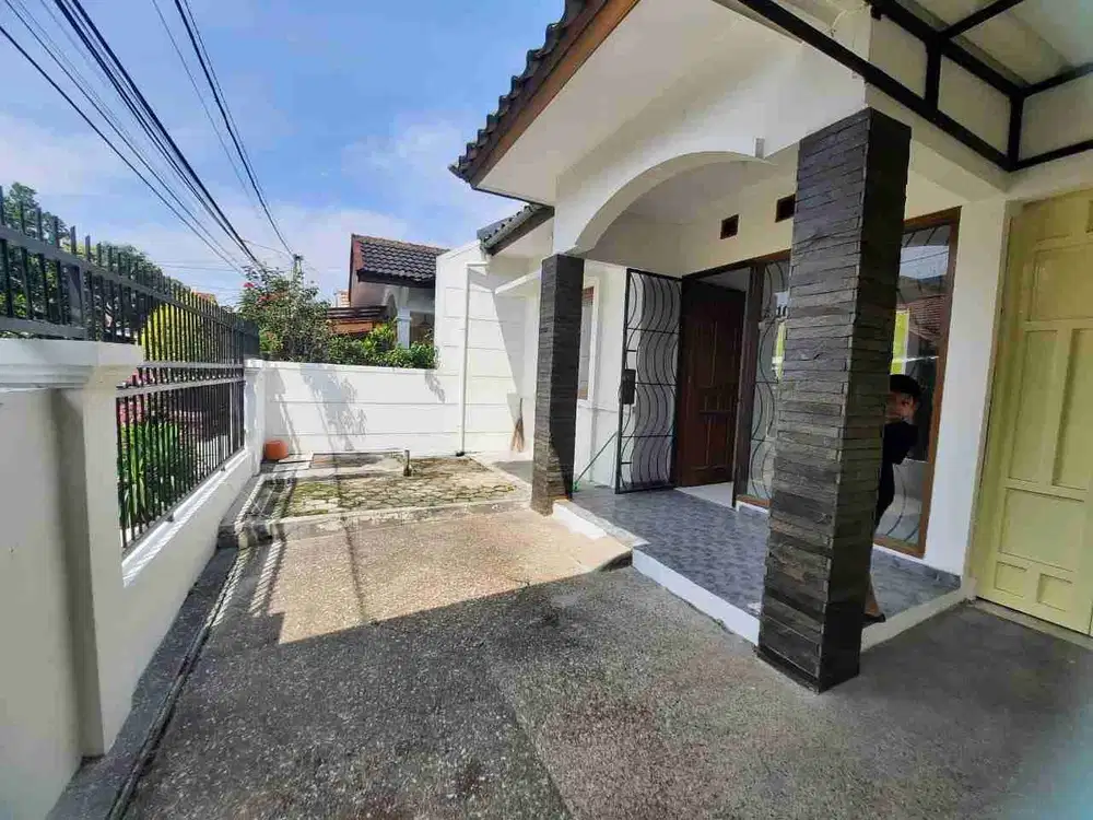 Rumah 3KT di Taman Kopo Indah 3 dekat Borma, SHM Timur