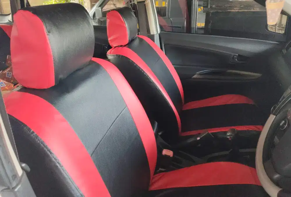 Honda brio merah metik