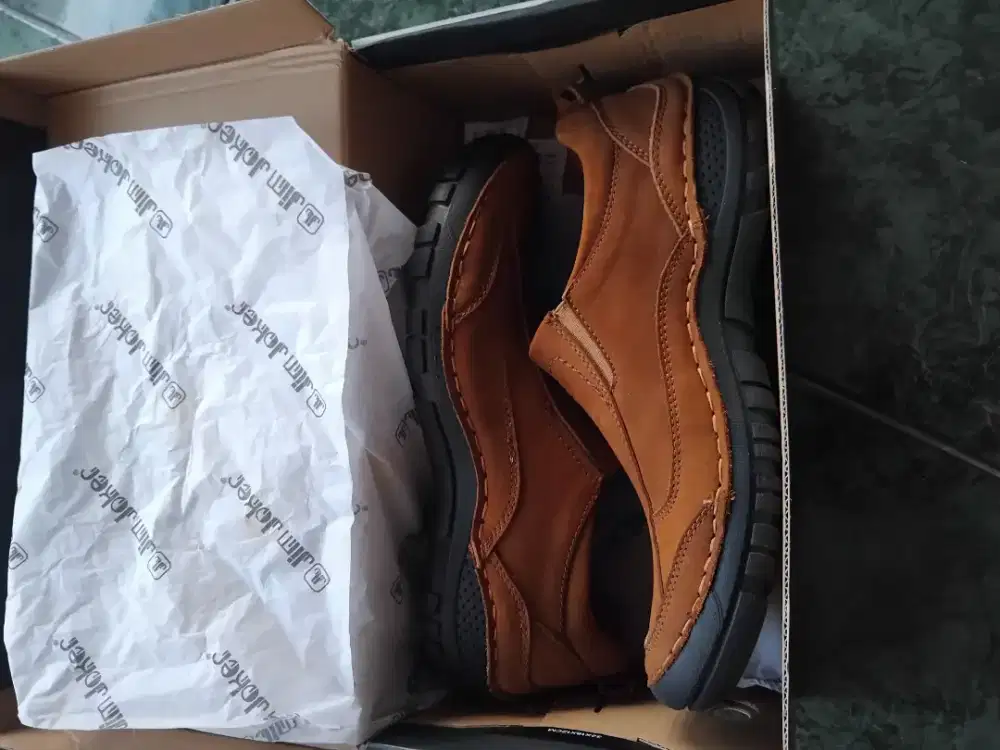 Sepatu casual Jim joker