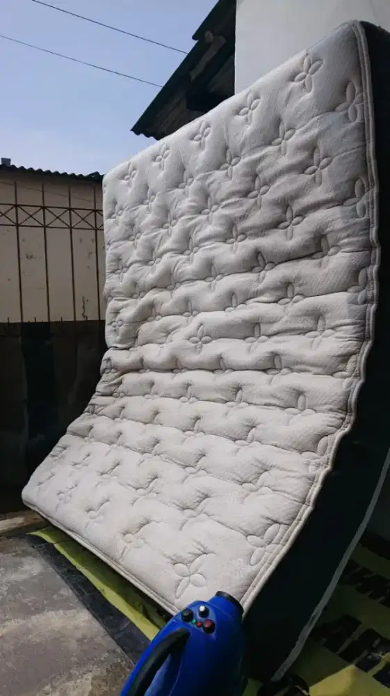 Jasa panggilan homeservis cuci sofa sofabed kasur springbed karpet