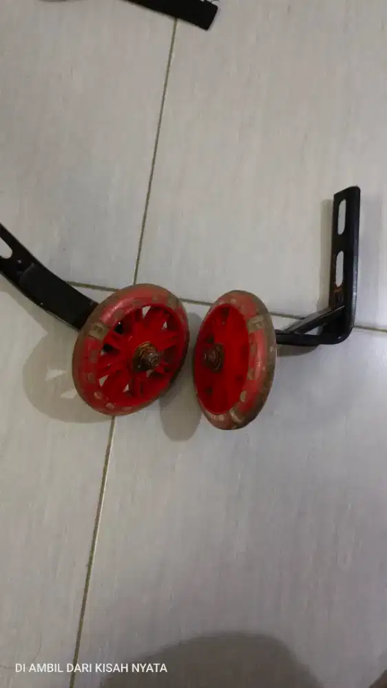Roda bantu sepeda anak