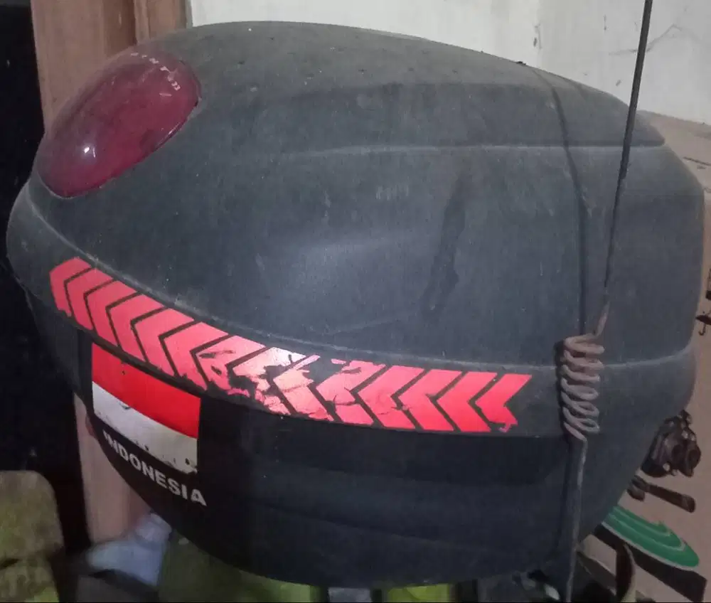 Box motor merek GIVI dan bracket nya 550k