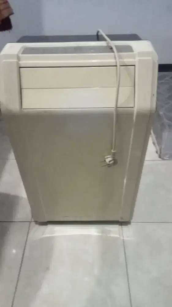 AC portable merk Midea