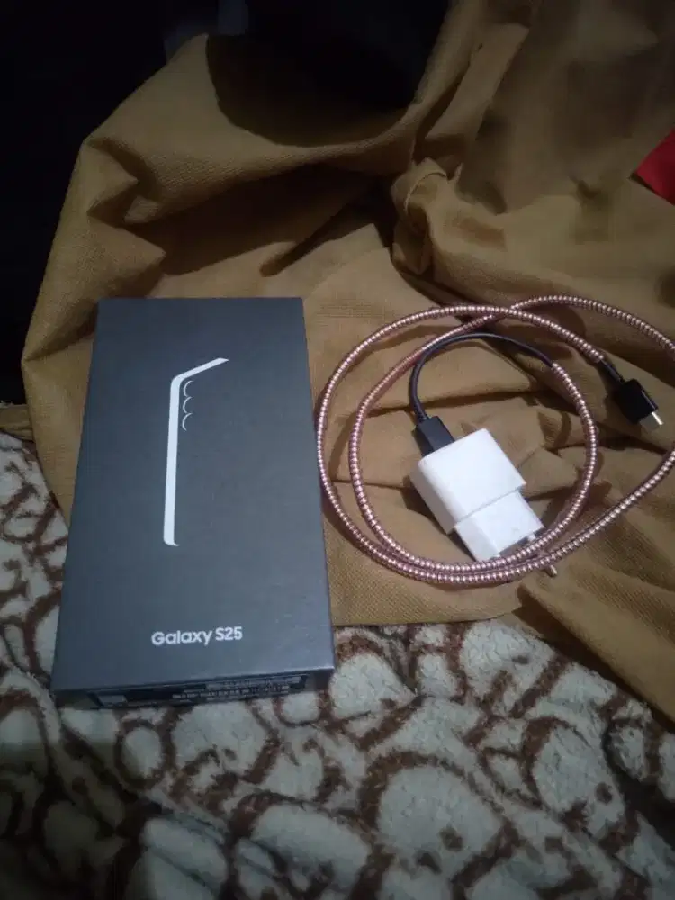 Samsung galaxy S25 12/512gb on April 2026