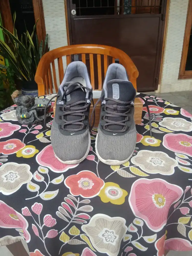 Sepatu kets brand nike size 39