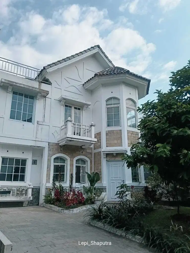 DIJUAL RUMAH BAGUS 2 LANTAI FURNISHED SIAP HUNI SHM SENTUL CITY SSR870