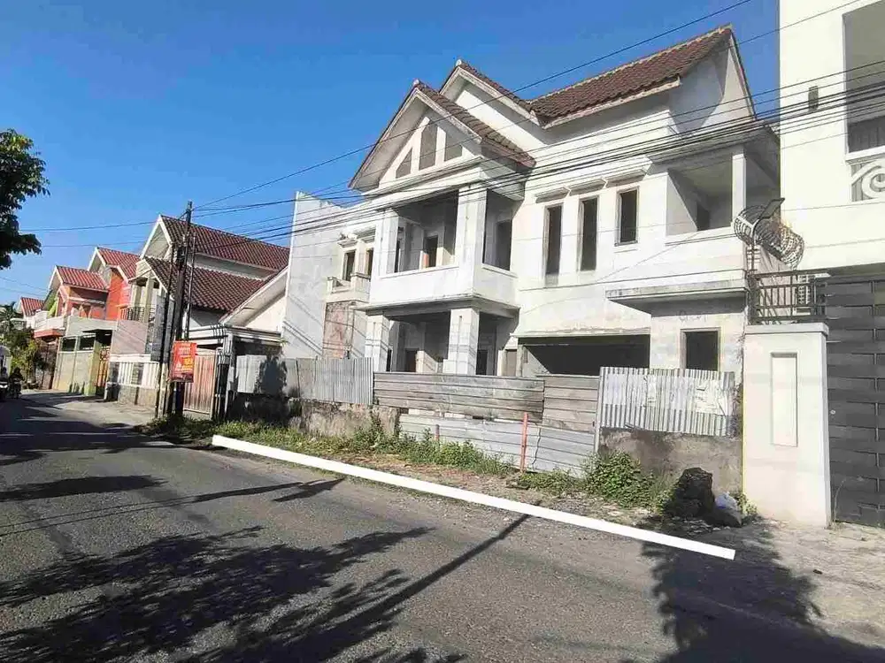 Rumah Mewah Tahap Finishing Dekat Manahan Solo